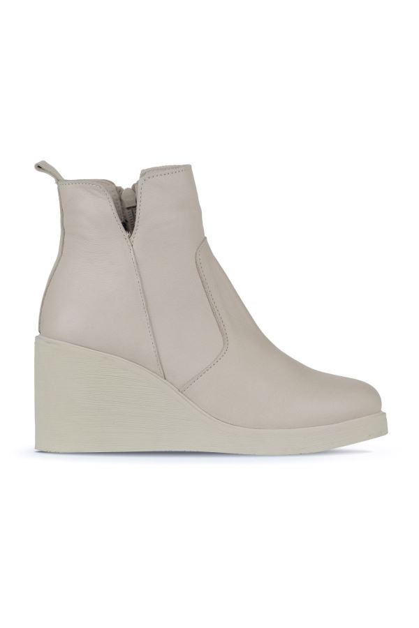 Bej Deri Kadın Dolgu Topuklu Bot