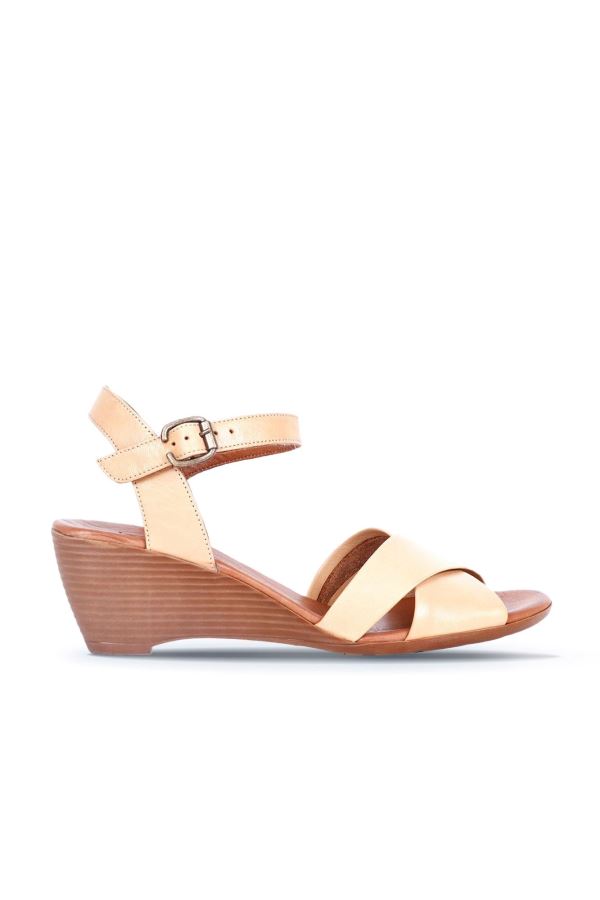 Bej Deri Kadın Dolgu Topuklu Sandalet