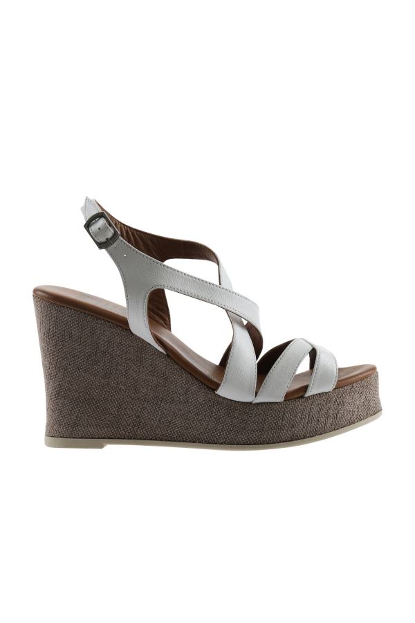 Beyaz Deri Kadın Dolgu Topuklu Sandalet