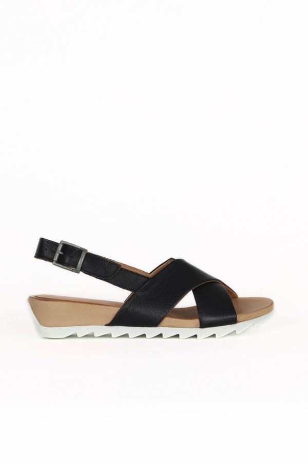 Siyah Deri Kadın Düz Sandalet