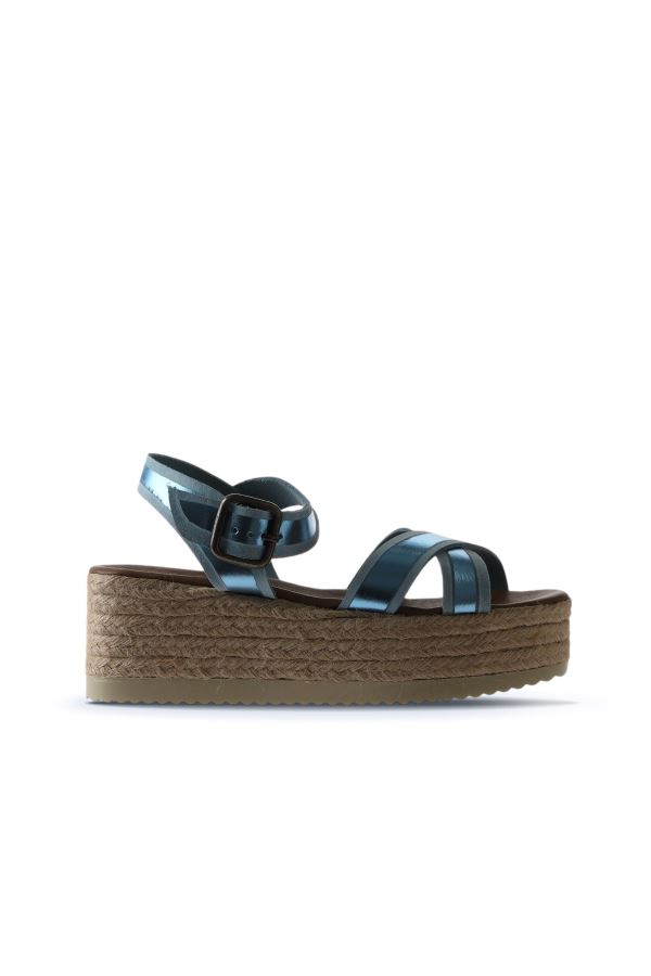 Mavi Parlak Deri Kadın Dolgu Topuklu Sandalet