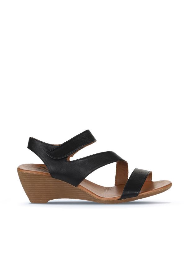 Siyah Deri Kadın Dolgu Topuklu Sandalet 