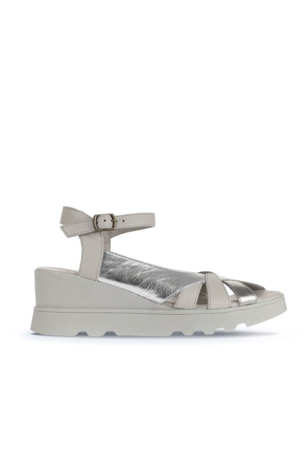 Gümüş Multi Parlak Deri Kadın Dolgu Topuklu Sandalet