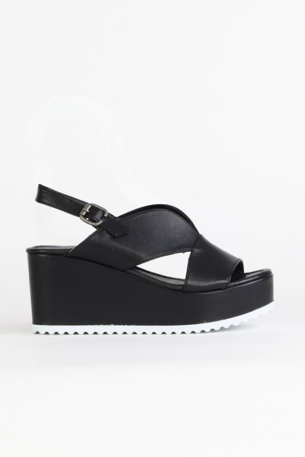 Siyah Deri Kadın Dolgu Topuklu Sandalet