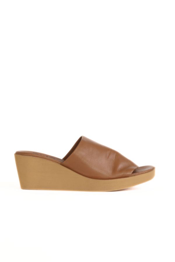 Kahverengi Deri Kadın Dolgu Topuklu Terlik