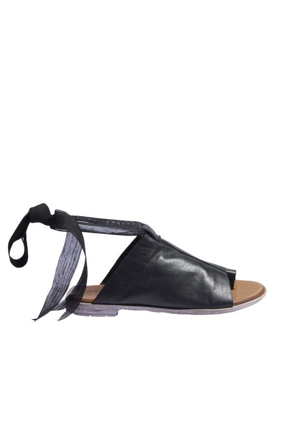 Siyah Deri Kadın Parmak Arası Terlik