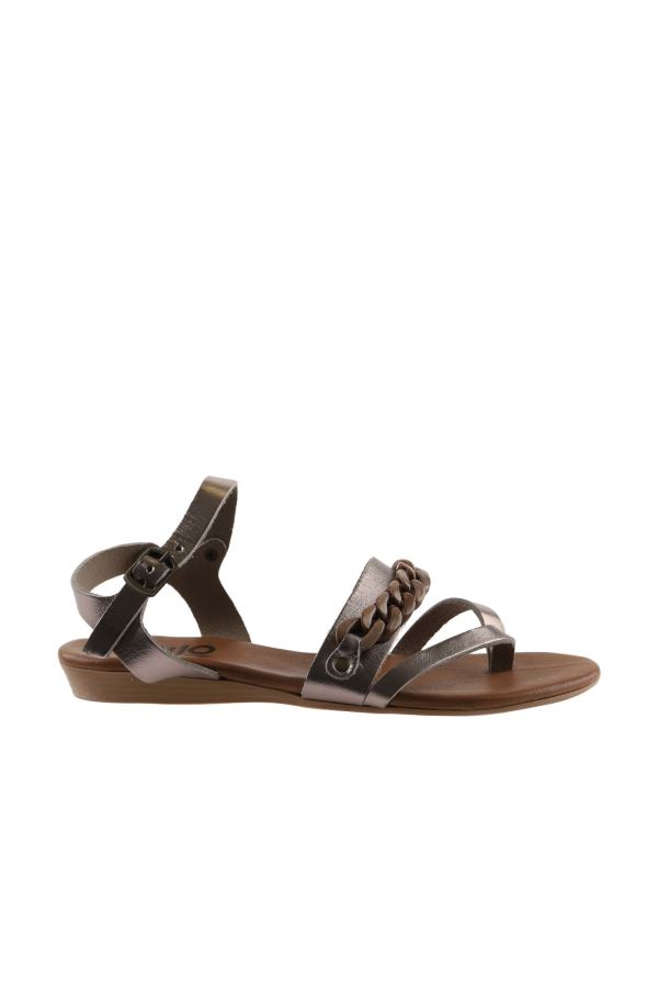 Gri Parlak Deri Kadın Düz Sandalet