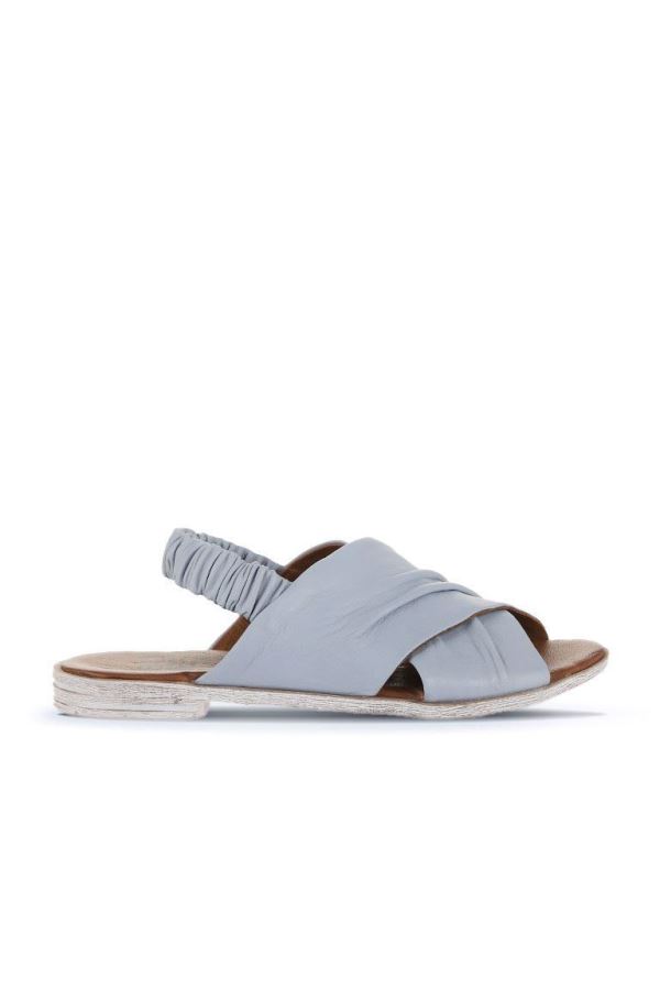 Mavi Açık Deri Kadın Düz Sandalet