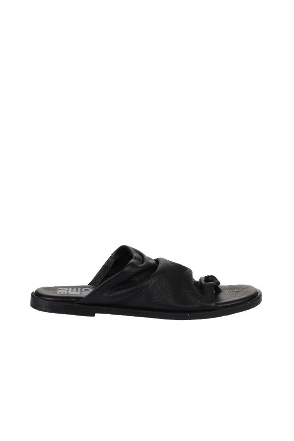 Siyah Deri Kadın Parmak Arası Terlik