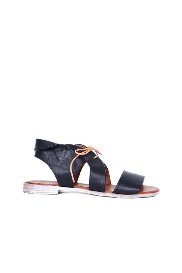 Siyah Deri Kadın Düz Sandalet