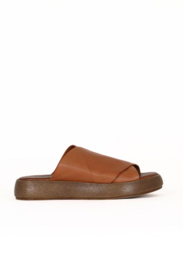 Taba Koyu Deri Kadın Düz Terlik