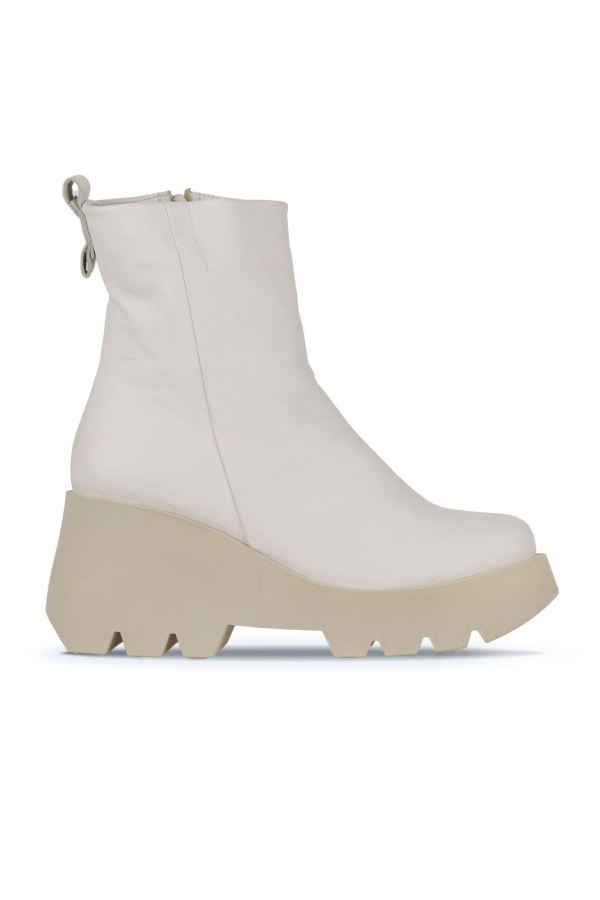 Bej Deri Kadın Dolgu Topuklu Bot 