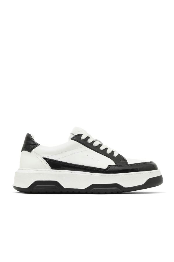 Siyah Parlak Deri Kadın Spor Ayakkabı