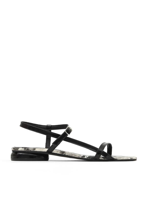 Siyah Rugan Kadın Az Topuklu Sandalet 