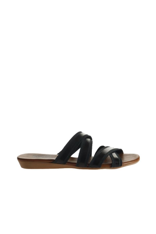 Siyah Parlak Deri Kadın Düz Terlik