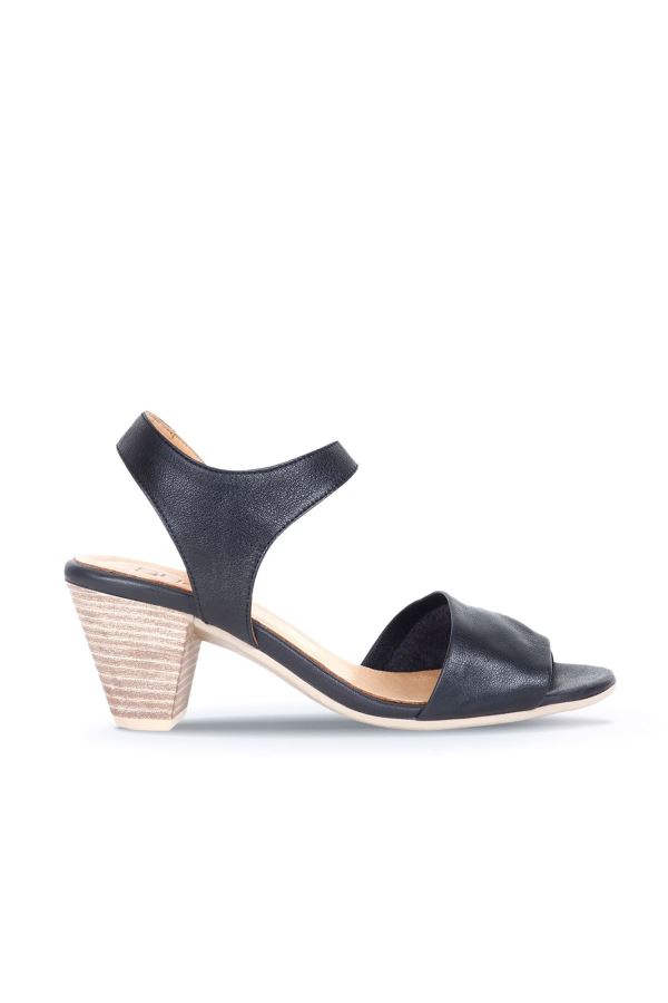 Siyah Deri Kadın Topuklu Sandalet 