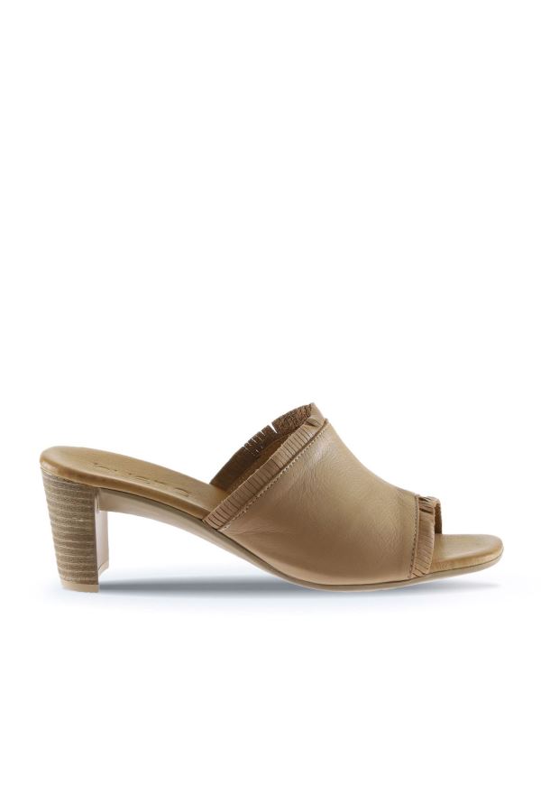 Bej Deri Kadın Topuklu Terlik