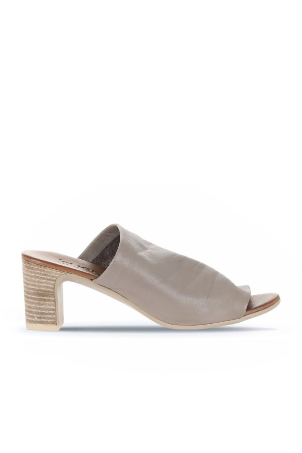 Gri Deri Kadın Topuklu Terlik